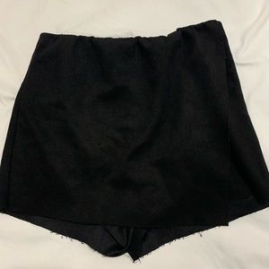 Black Distressed Hem Skort Size M